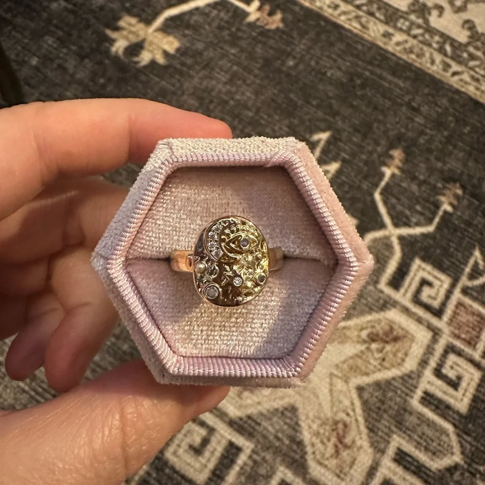N/A elegant gold